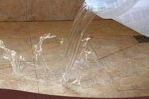 嘉鱼漏水维修 免砸砖防水材料该如何施工